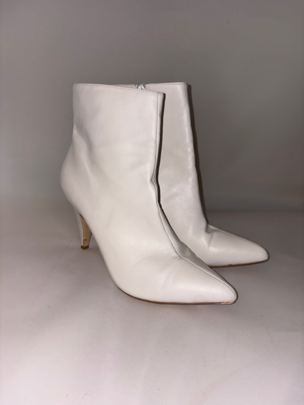 Carlos by Carlos Santana White Pointed-Toe Ankle Booties‎ Size 10